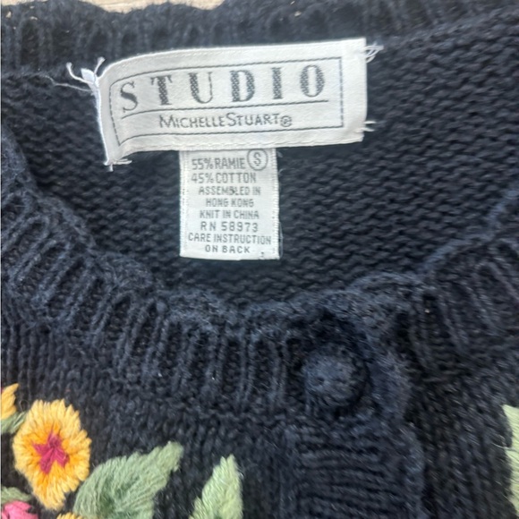 Vintage Floral Embroidered Crochet Grandma Cardigan - Picture 3 of 4